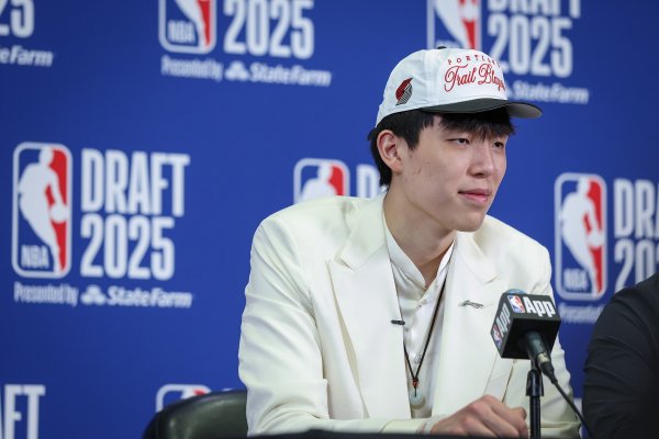 记者：选择1名现役NBA球员作为模板杨汉森：沈静喜欢看他打篮球