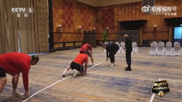 亚洲杯总决赛  前在酒店临时改场地 郭士强：把对手策略  给球员摆一下