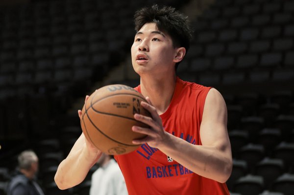 广东官方：崔永熙负伤  后始终保持积极乐观 正有条不紊复健  和练习
