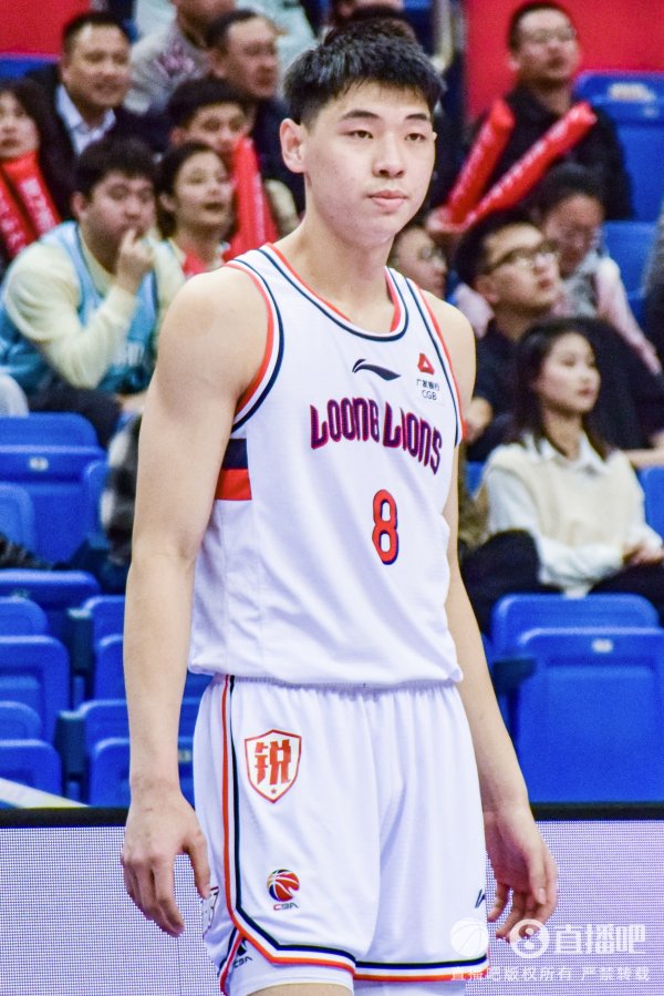 媒体人：小崔要是能复健    到伤前的水平 广东锋线水平就是联盟顶级