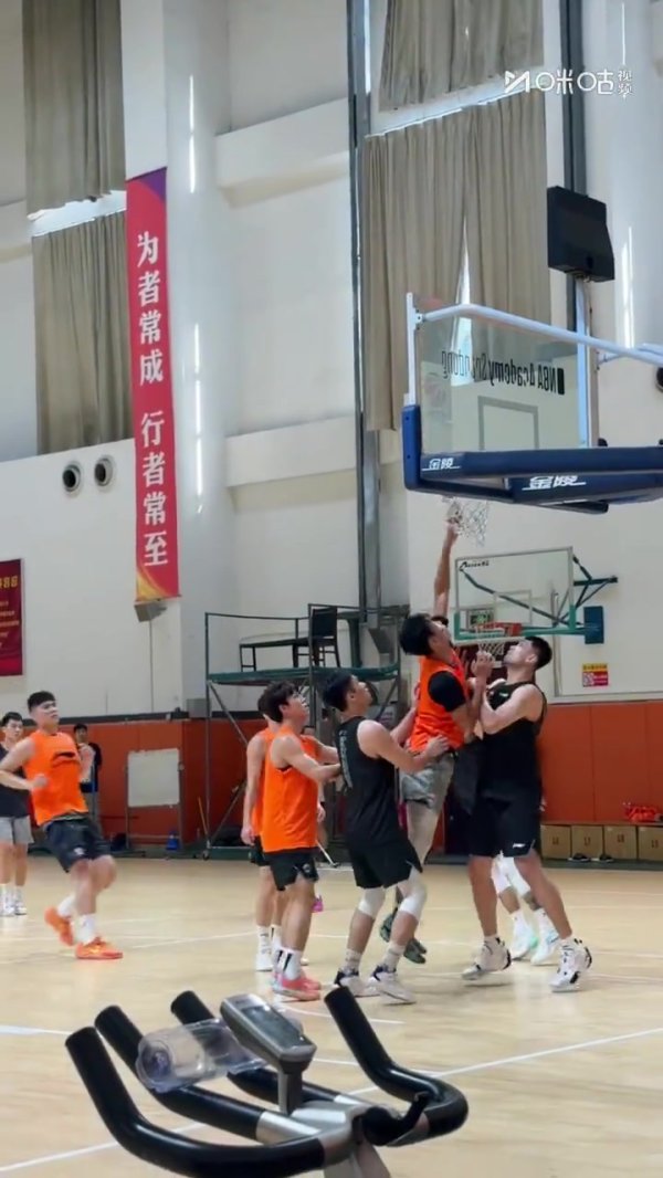 竞技状态  不错！陈林坚加入  山东男篮全场5vs5对峙  练习