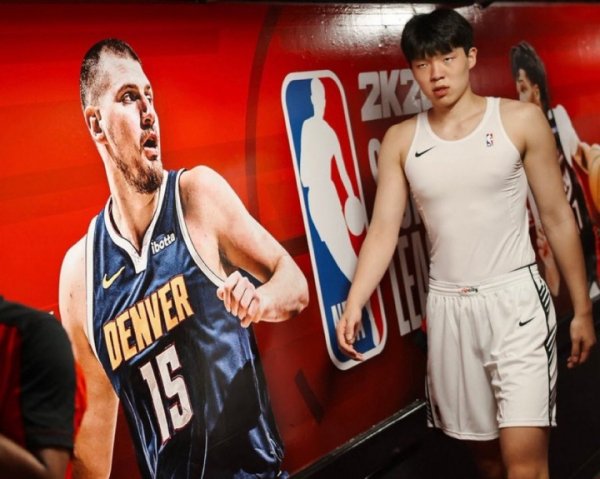 杨瀚森长文透露 已经拿到了约基奇亲笔签名的运动活动    服
