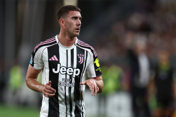 不想走！都体：米兰2500万欧报价DV9，他接到伊布电话仍选择搁置