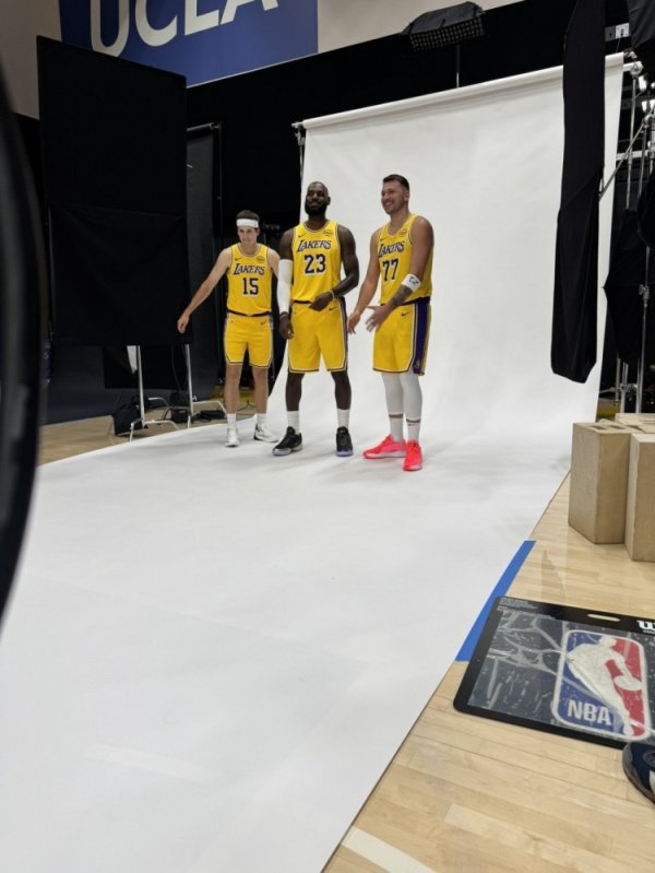 詹姆斯：我肯定会和里夫斯 雷迪克打高尔夫球   是否发布出来待定