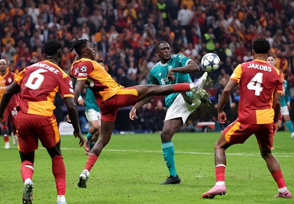 科纳特身在利物浦心在皇马, 场上发球瘟遭球迷批评