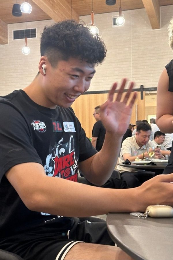 千里共婵娟！远在大洋彼岸的小狮子们给家人打了视频通话