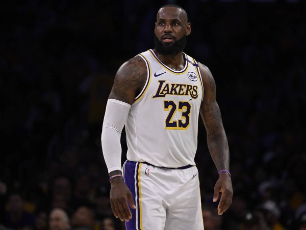 安东尼：我无法预知詹姆斯的决定 但他理应终老湖人！