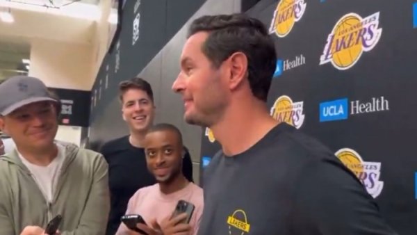 詹姆斯决定二？雷迪克打趣：你们都是白痴 现在都知道是广告了吧