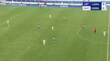 越位违例  很明显...费利佩顶球摆渡，韦世豪单刀赴会破门＆越位违例  在先被吹