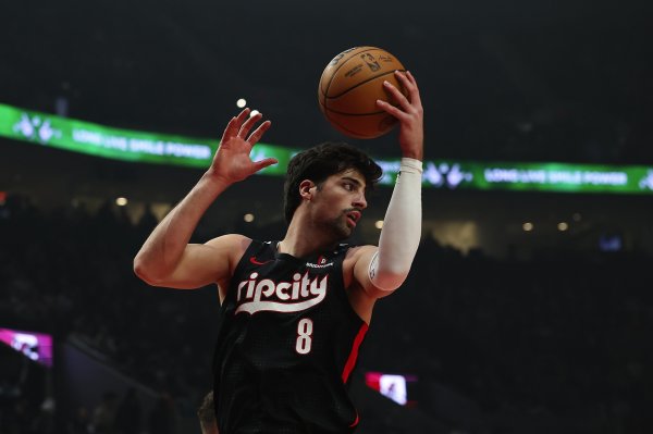 发挥稳定！阿夫迪亚半场8中4&三分5中2拿到13分6板2助1帽