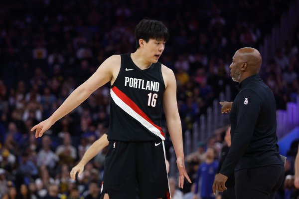 媒体人：比卢普斯对杨瀚森很有耐心 中国球迷更应该对瀚森有耐心