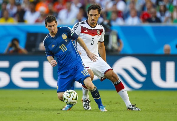 胡梅尔斯：生涯最佳指导教练员是克洛普 最佳对手是梅西 最佳队友诺伊尔