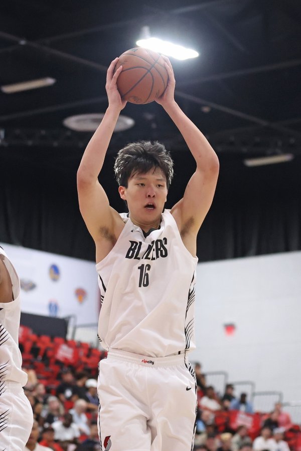 乐福：杨瀚森2.16米能做背运+回转  这就是天赋 我为他高兴