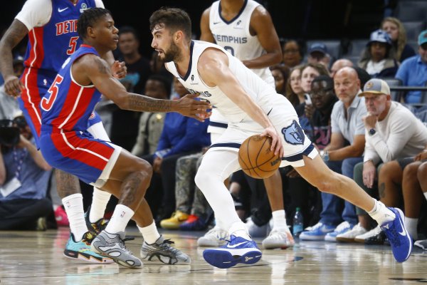 效率不算高！杰罗姆半场三分5中1拿到8分3助功