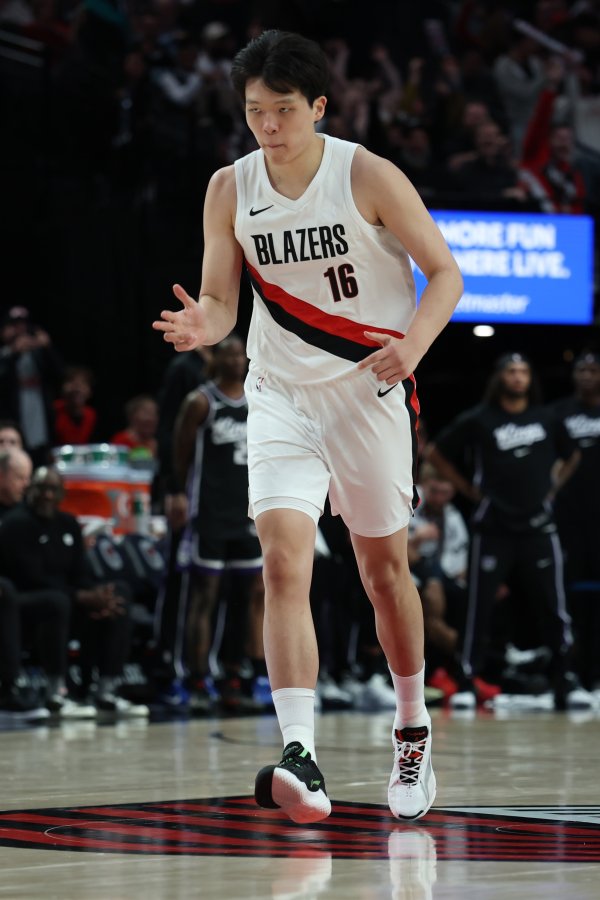 拓记：杨瀚森可能已坐稳后备  五号位 球员选拔时其他球队错过他是个损失