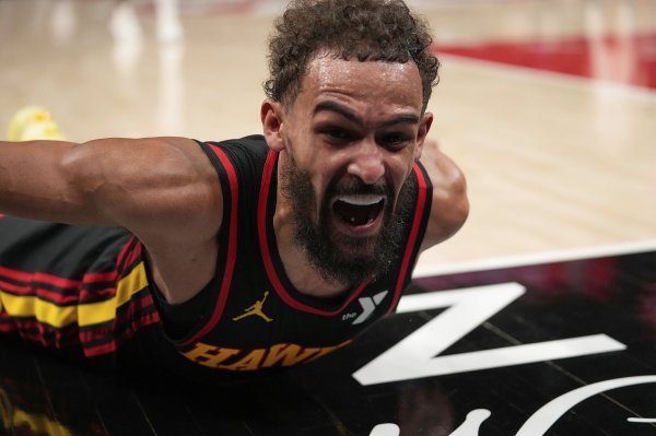 运动活动    战准度不够罚球来凑！特雷-杨半场6中1&9罚7中 得到9分4助功