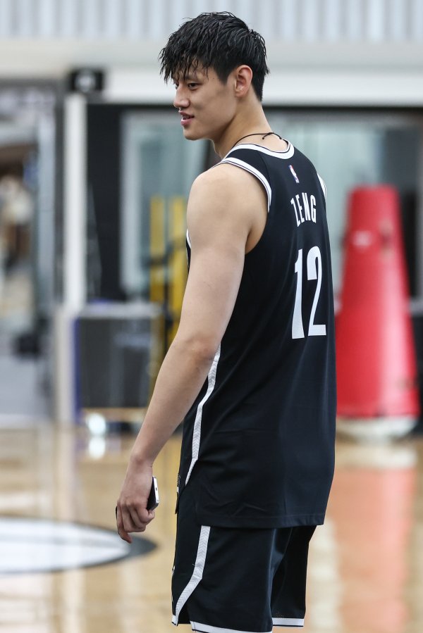 曾凡博还没上场！媒体人：NBA到处是人情世故 怎么就在中国拎不清