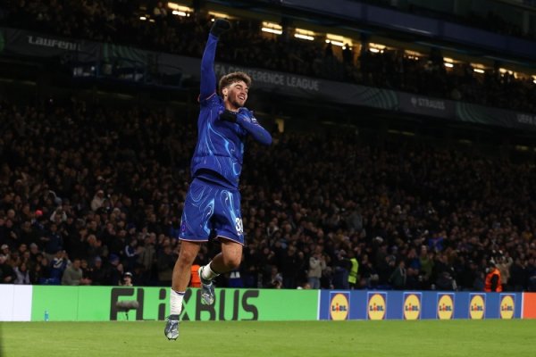 隐身，吉乌本场76分钟时间只有10次触球，对手半场只有2次