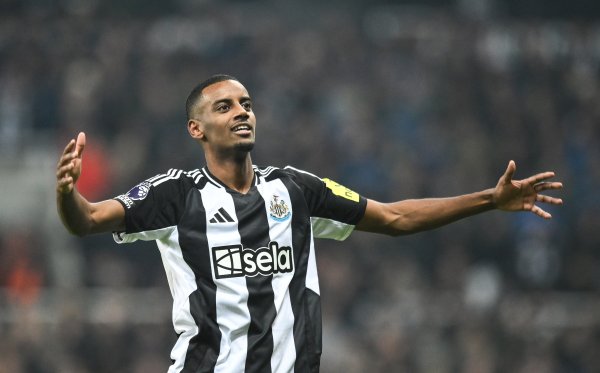 终场前得分转会❓BBC：伊萨克的目标是在9月1日转会截止前加盟利物浦