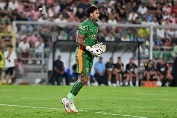 天空：曼城希望埃德森留队担任一门，他们至今尚未与多纳鲁马谈判