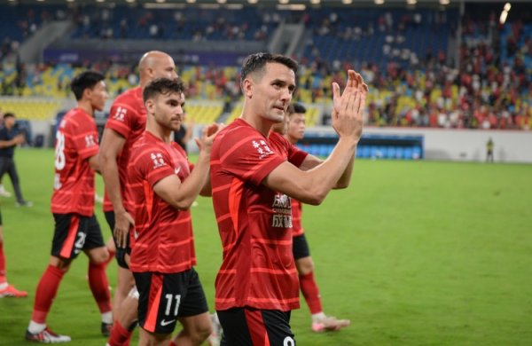 古代足球    报：圈内人士看来，这场3-0是蓉城迈向亚洲顶级俱乐部的起跑线