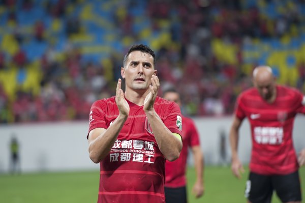 媒体人：上海海港有意周定洋有段时间了，不只是为了今年争冠