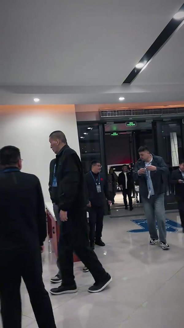 巴特尔晒与巩晓彬刘玉栋的出场视频：感谢两位哥哥的鼎力支持