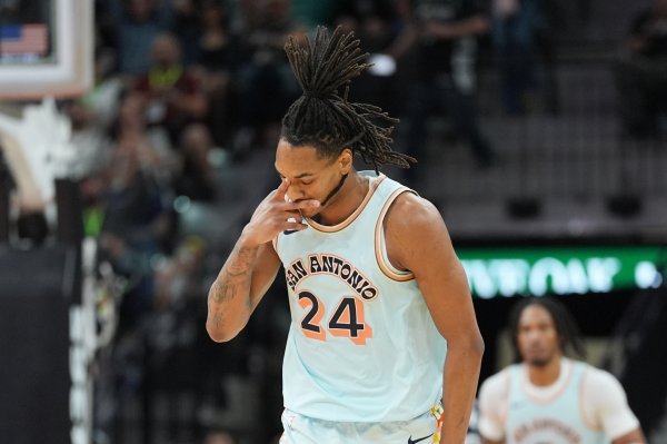 瓦塞尔8中4得到10分3篮板球  4助功   正负值+25全场最高！