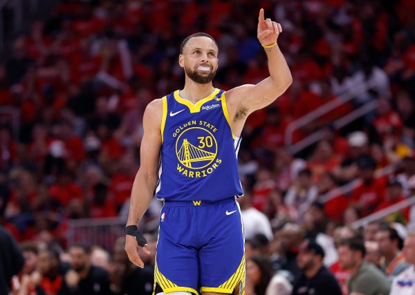 好帅的抛投！库里节奏变换过人 潇洒超级高抛 球乖乖进筐