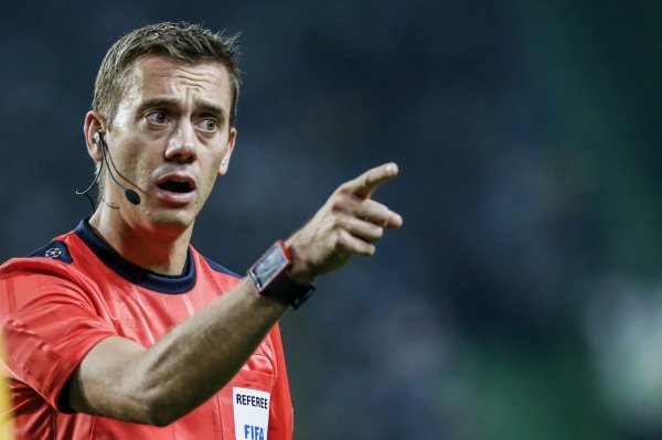 加拉塔萨雷vs利物浦欧冠裁判    ：法国裁判    团领衔，图尔平主哨