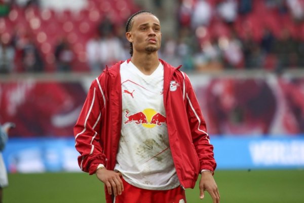 记者：切尔西已经和哈维-西蒙斯谈妥个人条款