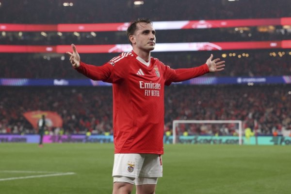 记者：费内巴切突然撤回对阿克图尔科格鲁的报价，本菲卡非常不满