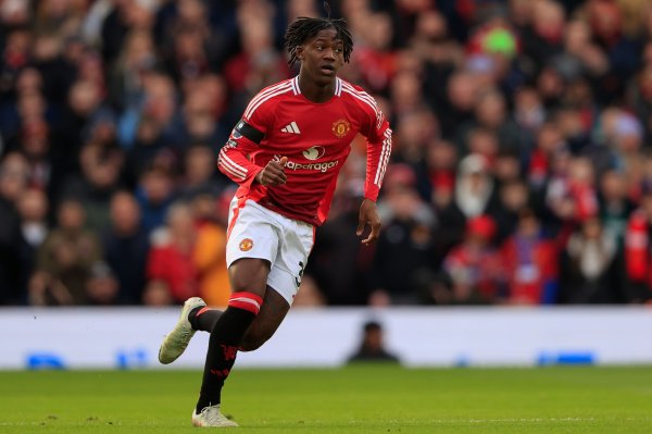 内维尔：本以为梅努会成为曼联中场球员主力，但阿莫林似乎不这么认为