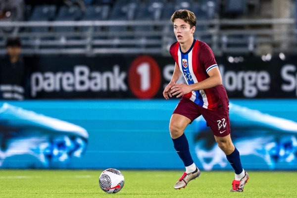 TA：曼城今夏引进的中场球员新星尼潘决定外租米德尔斯堡，租期一年