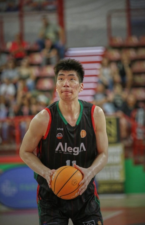 媒体人：余嘉豪现在打不了西乙正常 先把身体素质  练好 折返跑要跟得上