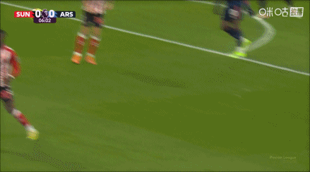 梅里诺被肘击无判罚！希勒：我认为不是故意的，而是精彩的防守