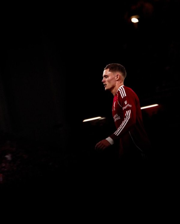 英超初感受  ！维尔茨社媒晒照纪念利物浦主场作战  英超首秀