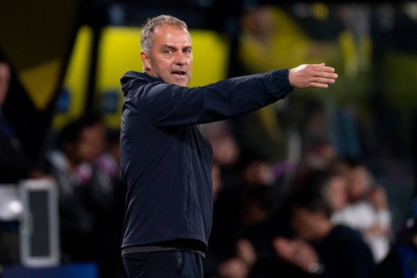 世体：本赛季前9轮西甲巴萨有8次中场球员休息时替换队员  ，上赛季一共13次