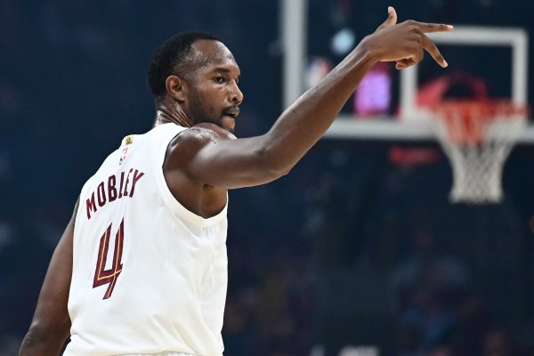 扛起球队！莫布里半场13中6得到16分3板2助2断1帽&第二节带队追分