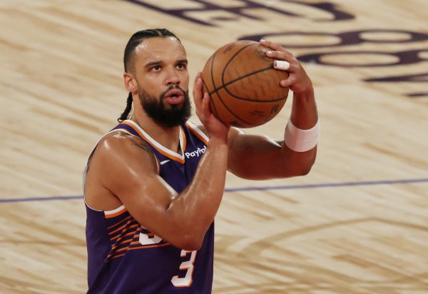 林葳：指导教练员说狄龙是他唯一带过身高比臂展长的 他一定付出了很多